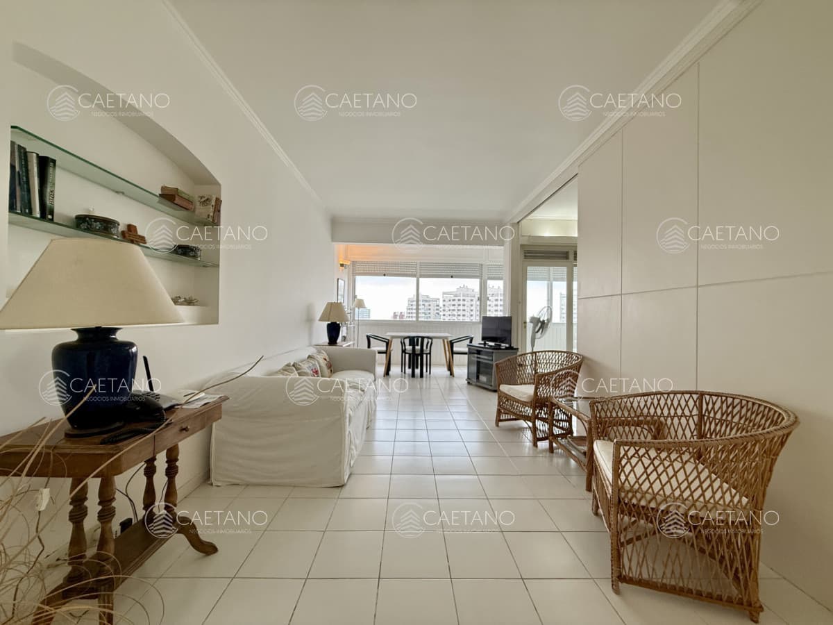 Apartamento en venta en Vanguardia Piso 12  hacia Playa Brava