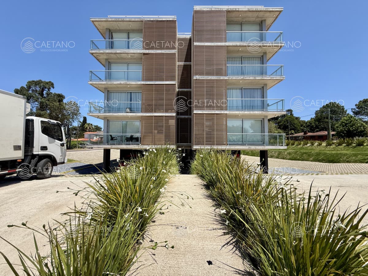 Apartamento en venta  Edificio Pinheiros  Pinares, Parada 25
