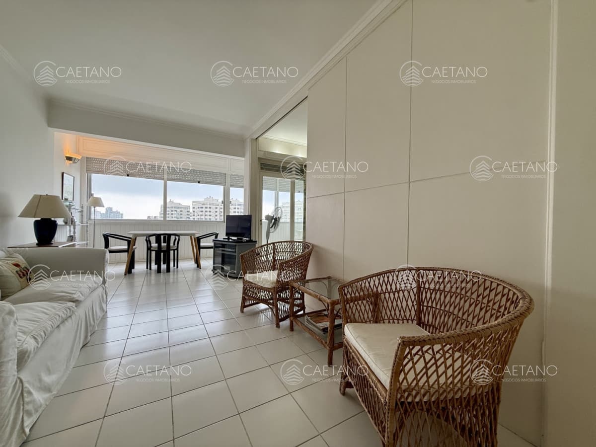 Apartamento en venta en Vanguardia Piso 12  hacia Playa Brava — foto 2