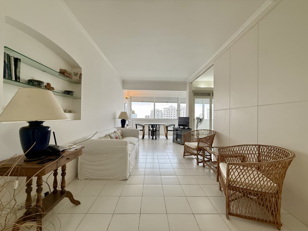 Apartamento en venta en Vanguardia Piso 12  hacia Playa Brava