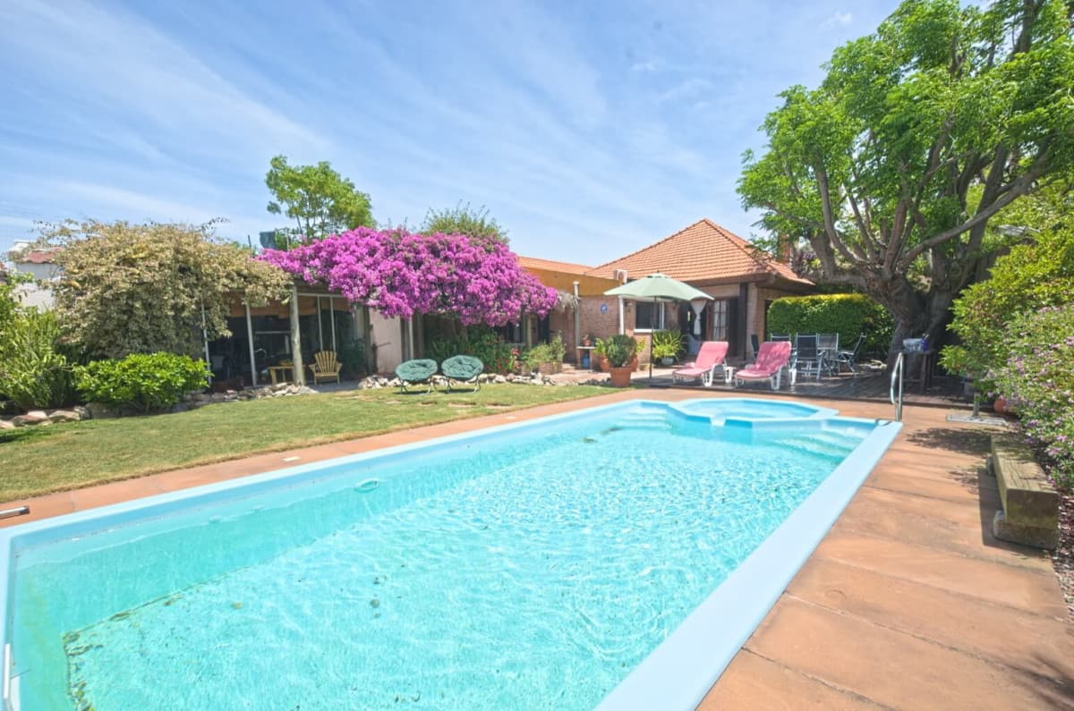 Casa con piscina climatizada