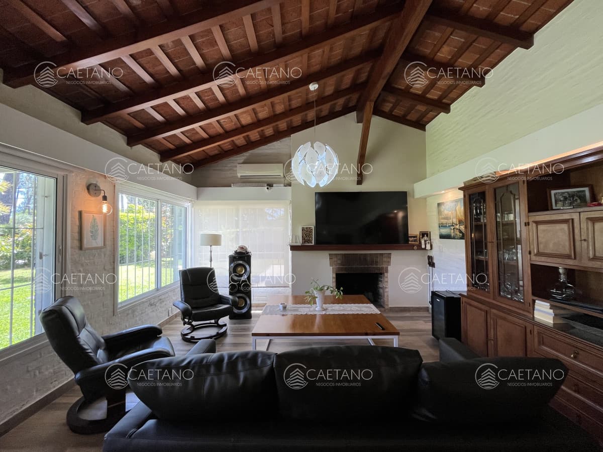 Casa de 4 dormitorios - Playa Mansa, Barbacoa, Piscina Climatizada. — foto 3
