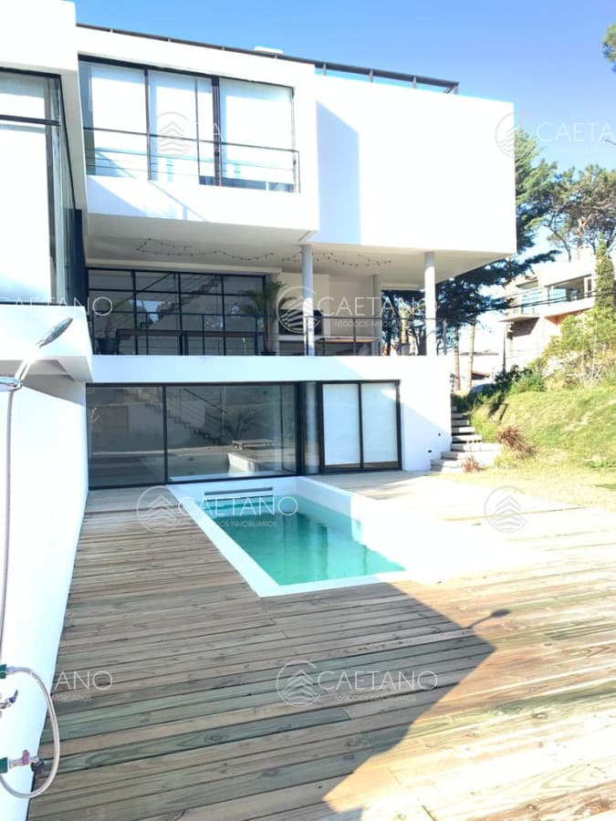 Casa en Montoya, 4 Dormitorios y 4 Baños, Parrillero y Piscina — foto 2