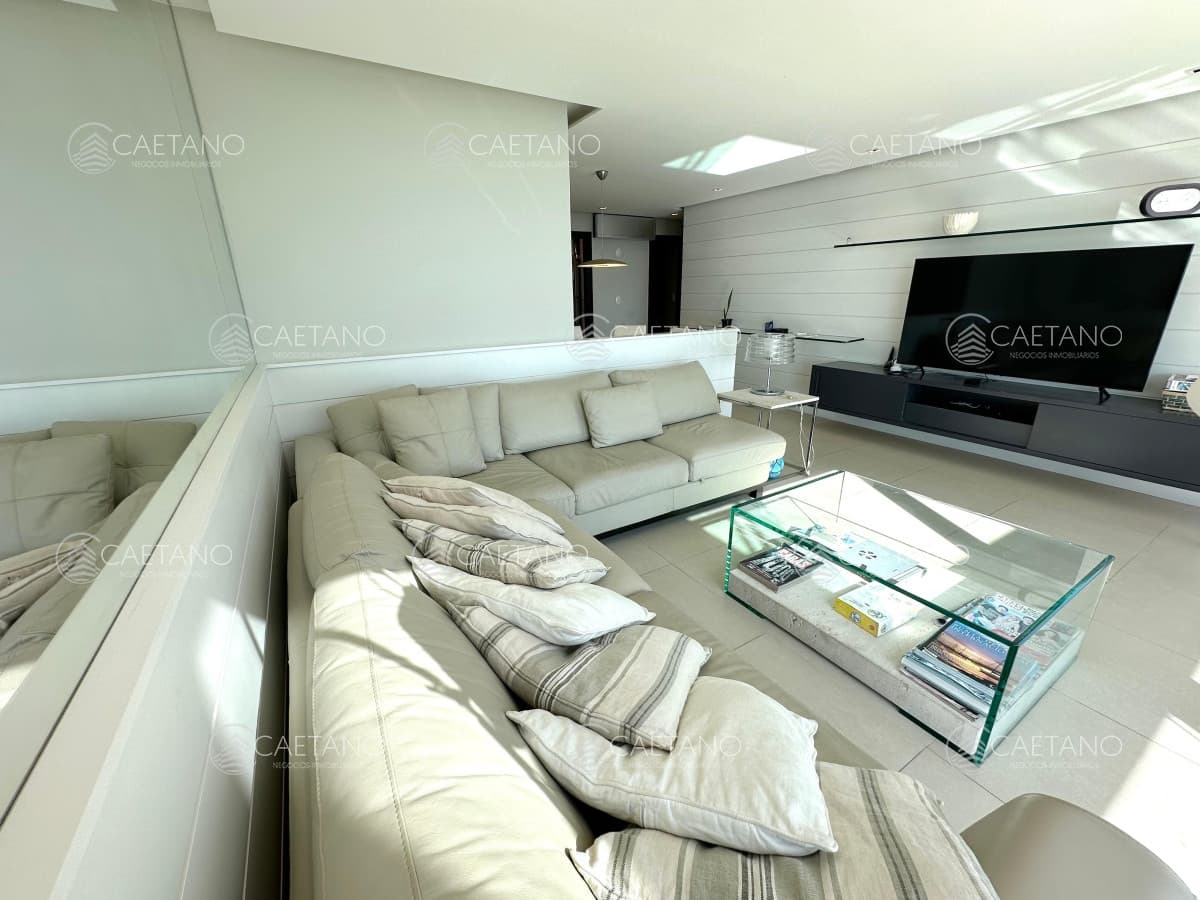 Apartamento en alquiler temporal de 3 dormitorios en suite en edificio Gala Tower, Punta del Este. — foto 3