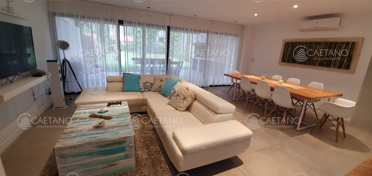 Hermosa Casa en Venta de 4 Dormitorios en Solanas Vacation Club, Punta Ballena