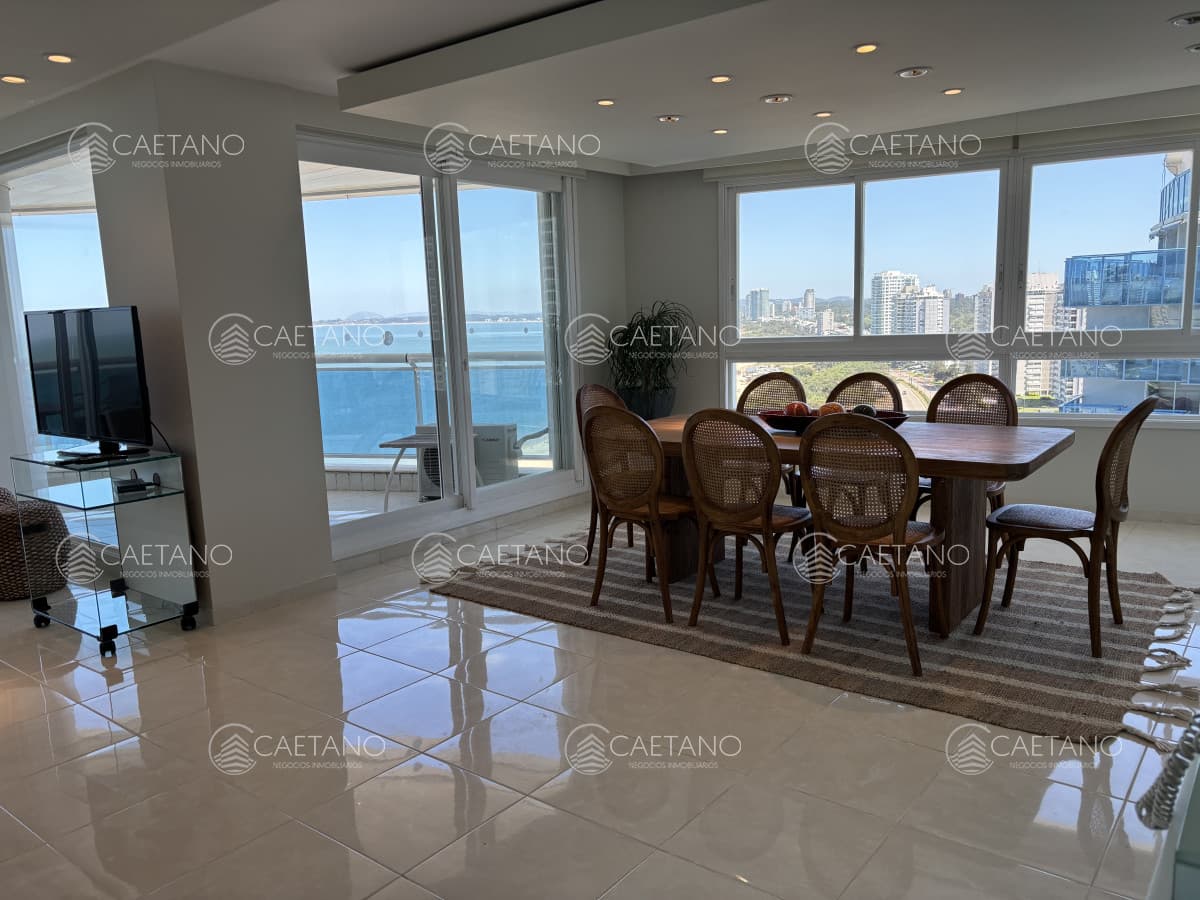 venta MILLENIUM TOWER mansa frente al mar tres suites y dependencias — foto 2