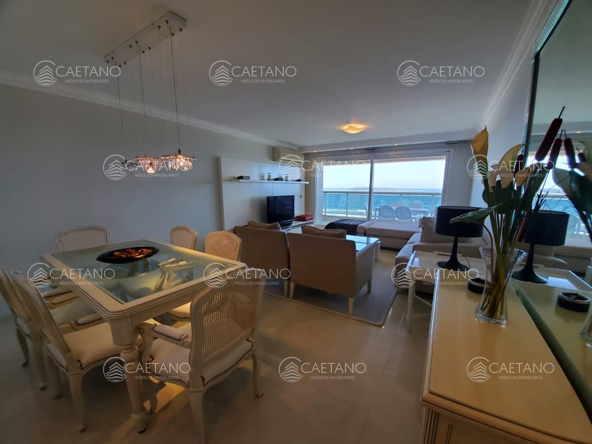 Excelente planta con increíble vista al mar.