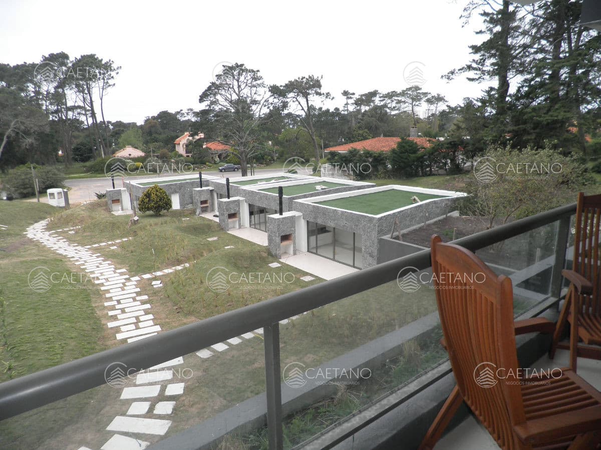 Lindo apto. con vista al bosque y terraza con parrillero — foto 2