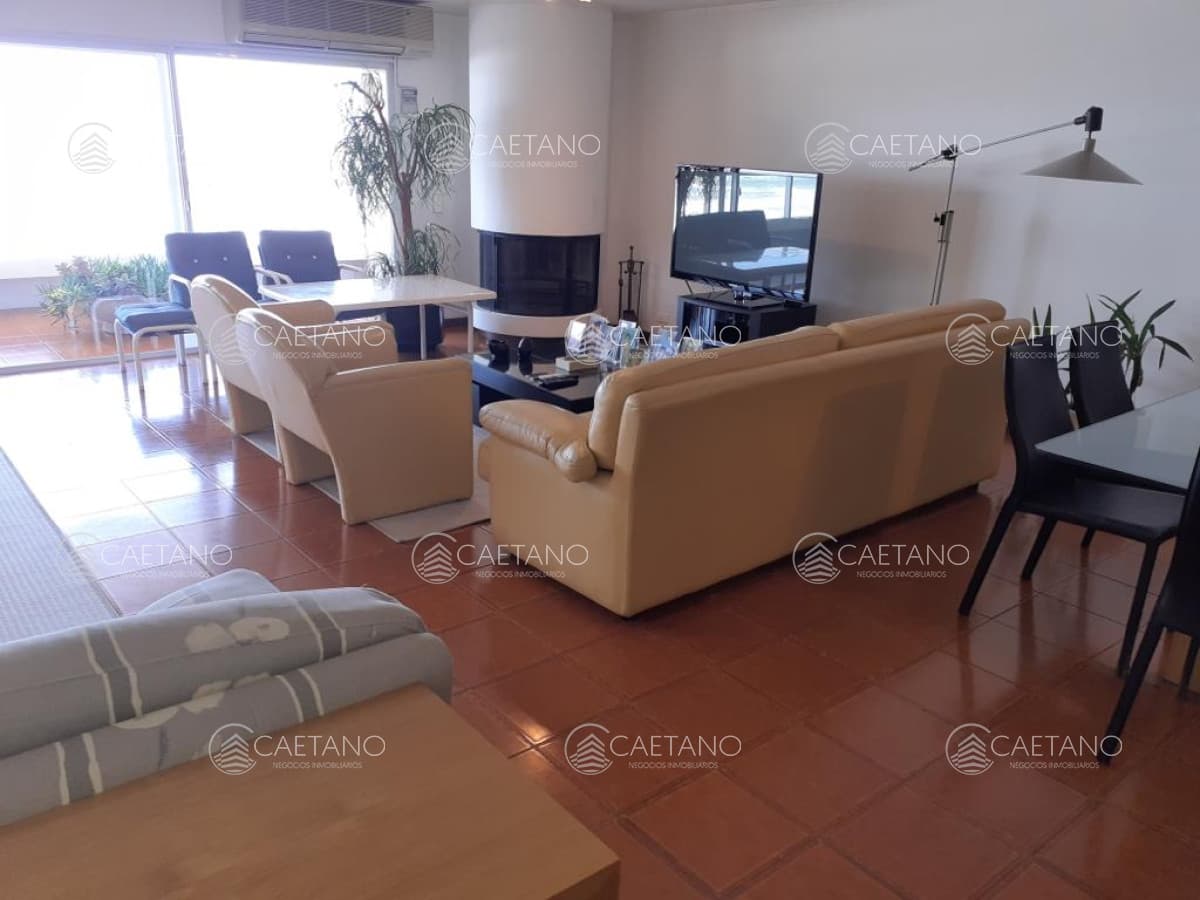 Apartamento de gran dimensiones en torre de categoría