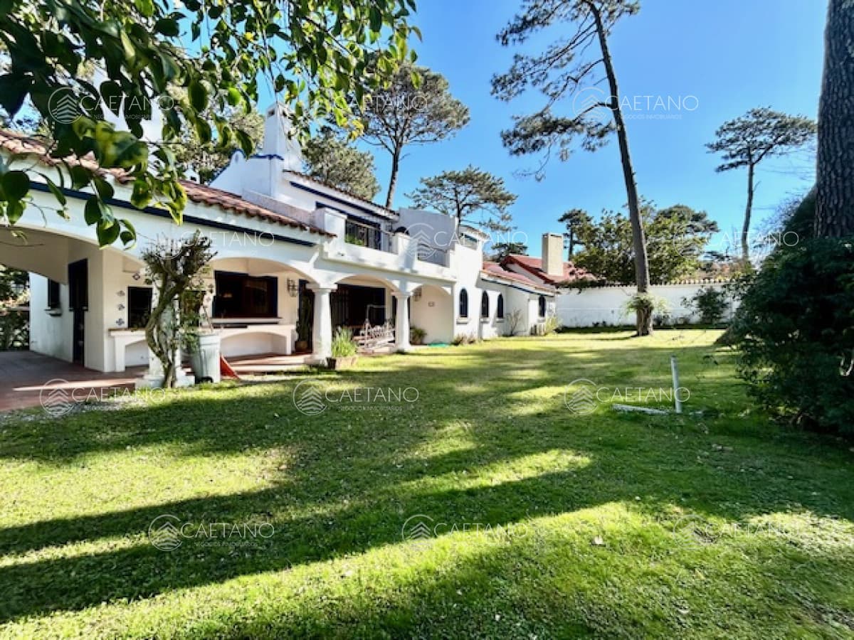 Venta y alquiler en San Rafael 4 dormitorios y dependencia de servicio
