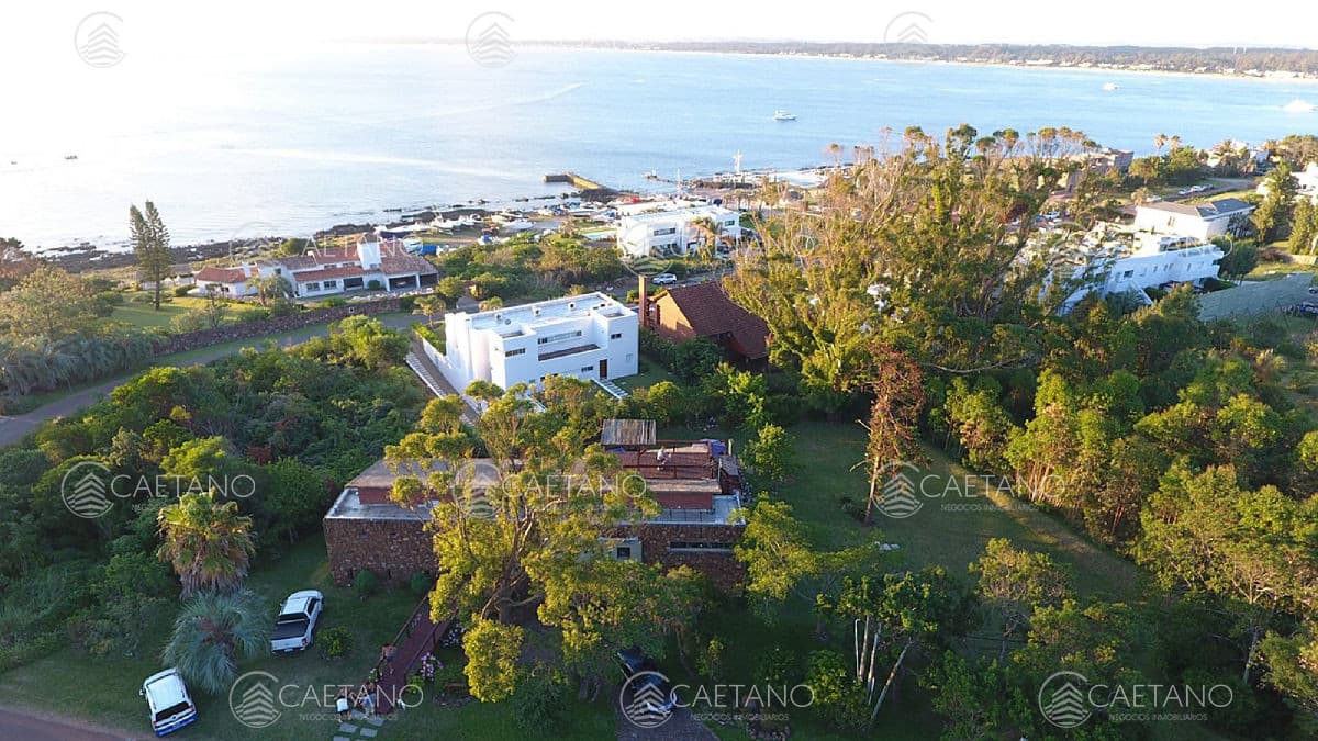 Hermosa casa en Punta Ballena, con excelentes vistas.