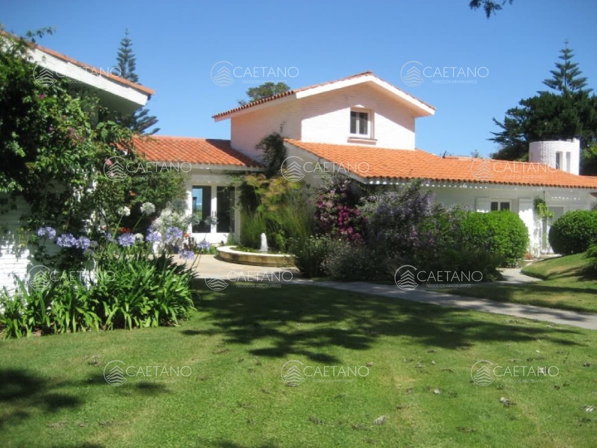 Excelente propiedad de 6 dormitorios con gran parque y piscina. — foto 2