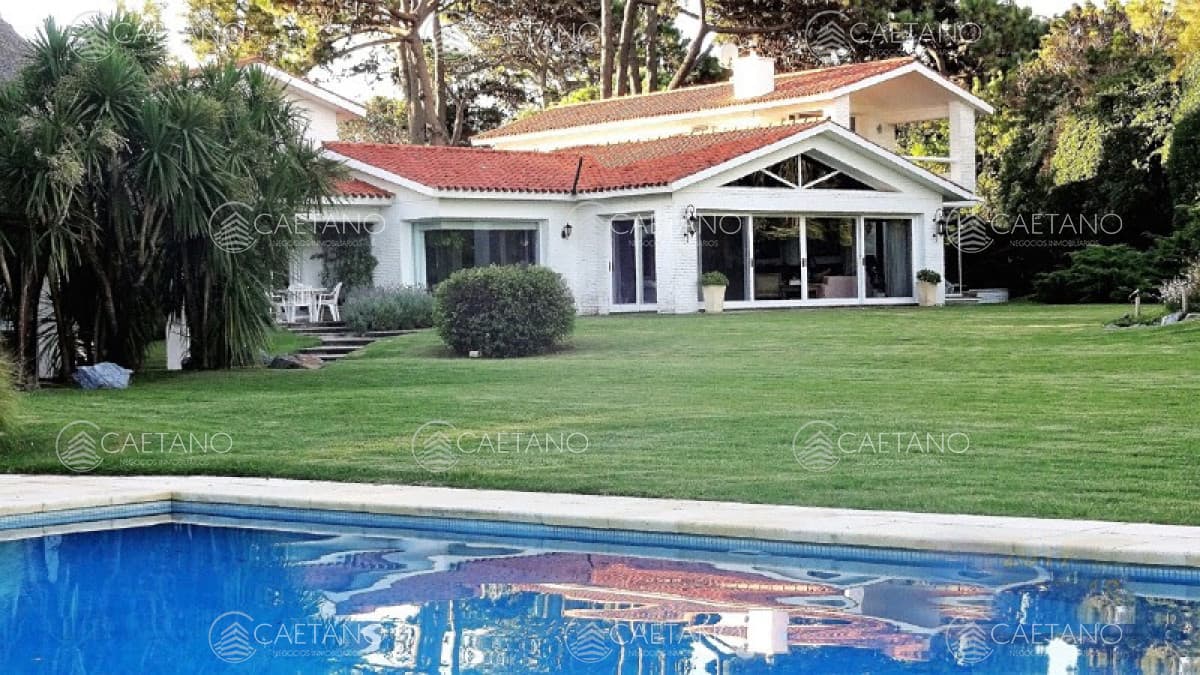 Excelente propiedad de 6 dormitorios con gran parque y piscina. — foto 3