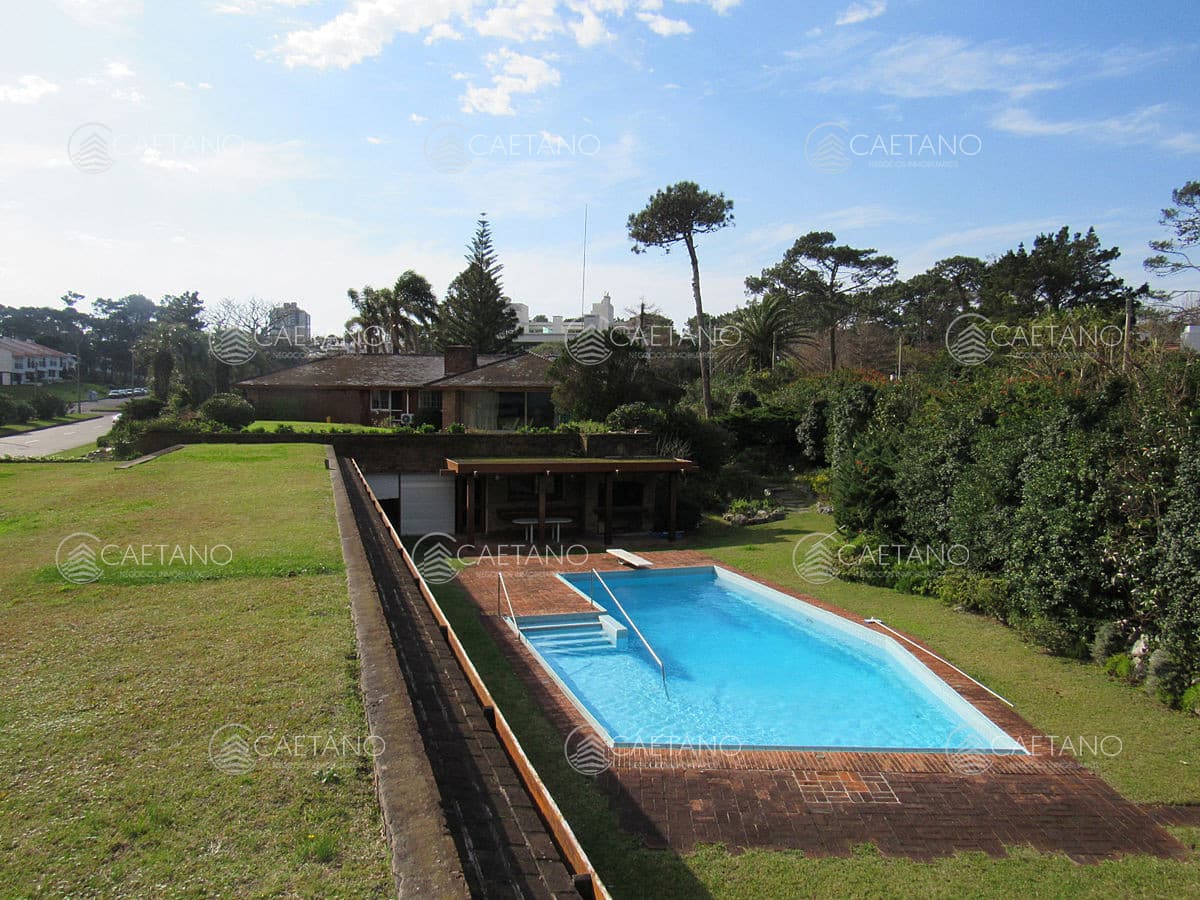 Gran casa a metros del mar espacios generosos y excelente construcción — foto 3