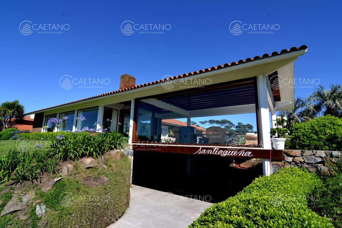 Magnifica residencia frente a el mar en la brava