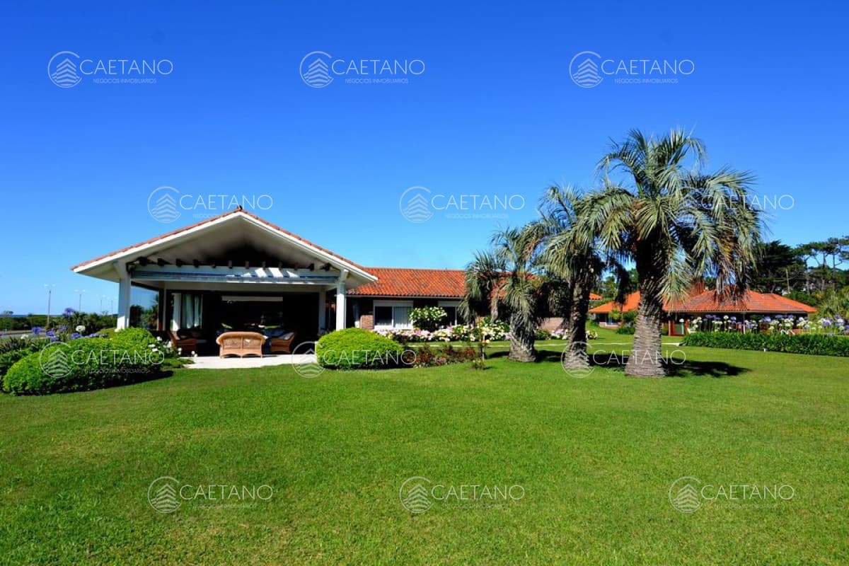 Magnifica residencia frente a el mar en la brava — foto 2