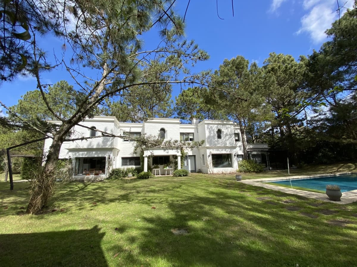 Casa en Playa Brava, espectacular ubicación. 5 dormitorios con baños en suite