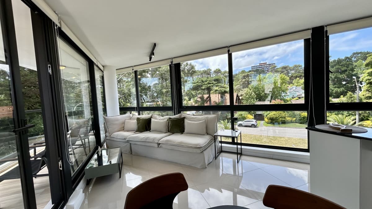 Apartamento en alquiler en Playa Mansa, 2 dormitorios