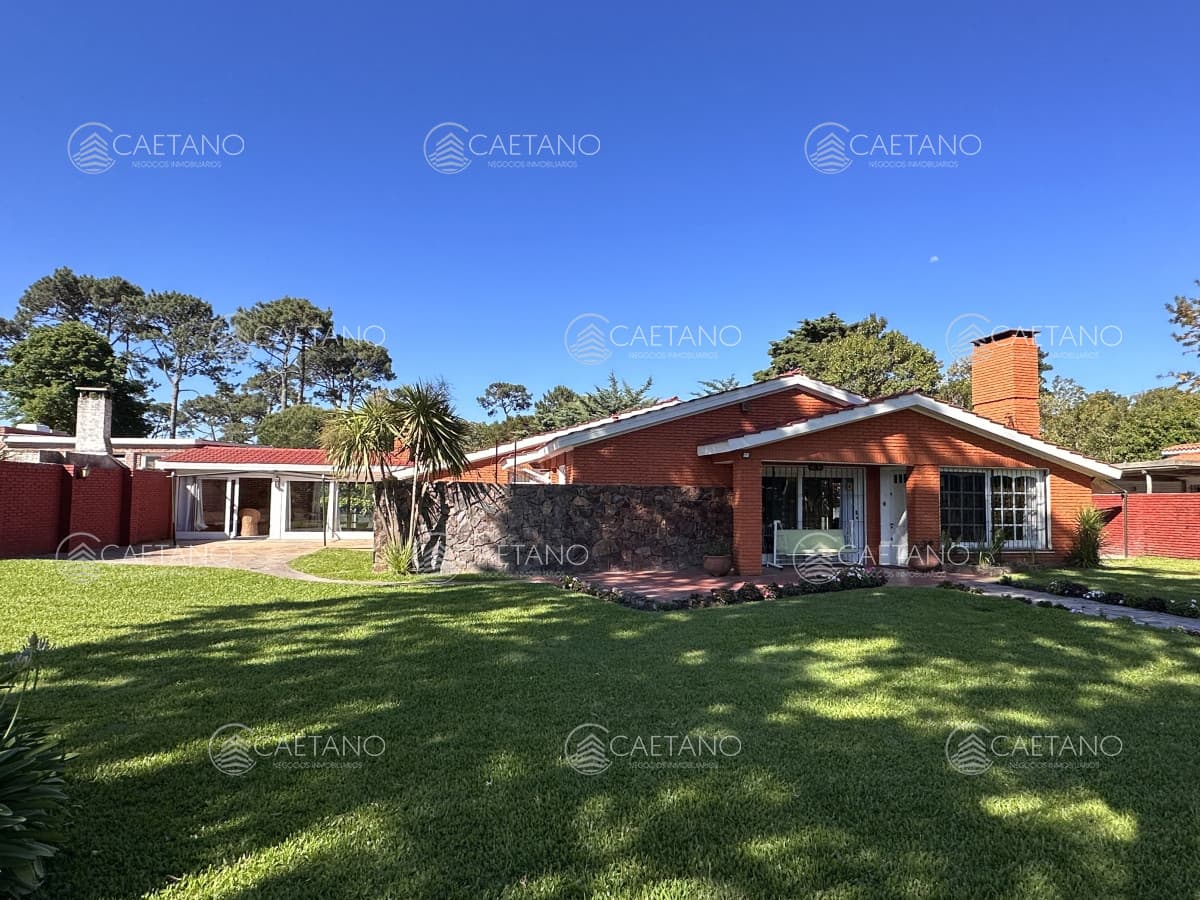 Punta del Este casa en venta de 3 dormitorios en Barrio Cantegril