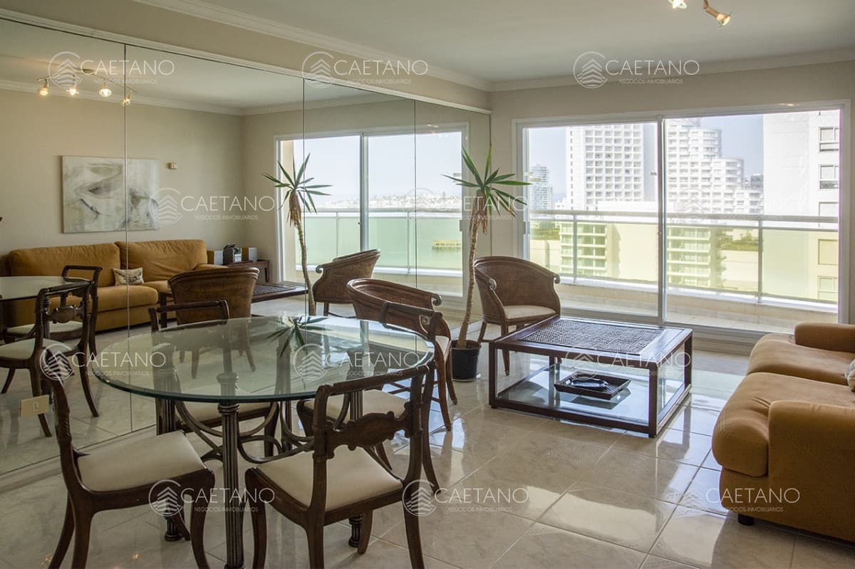 Departamento de 3 dormitorios en venta frente a Playa Mansa, Coral Tower — foto 3