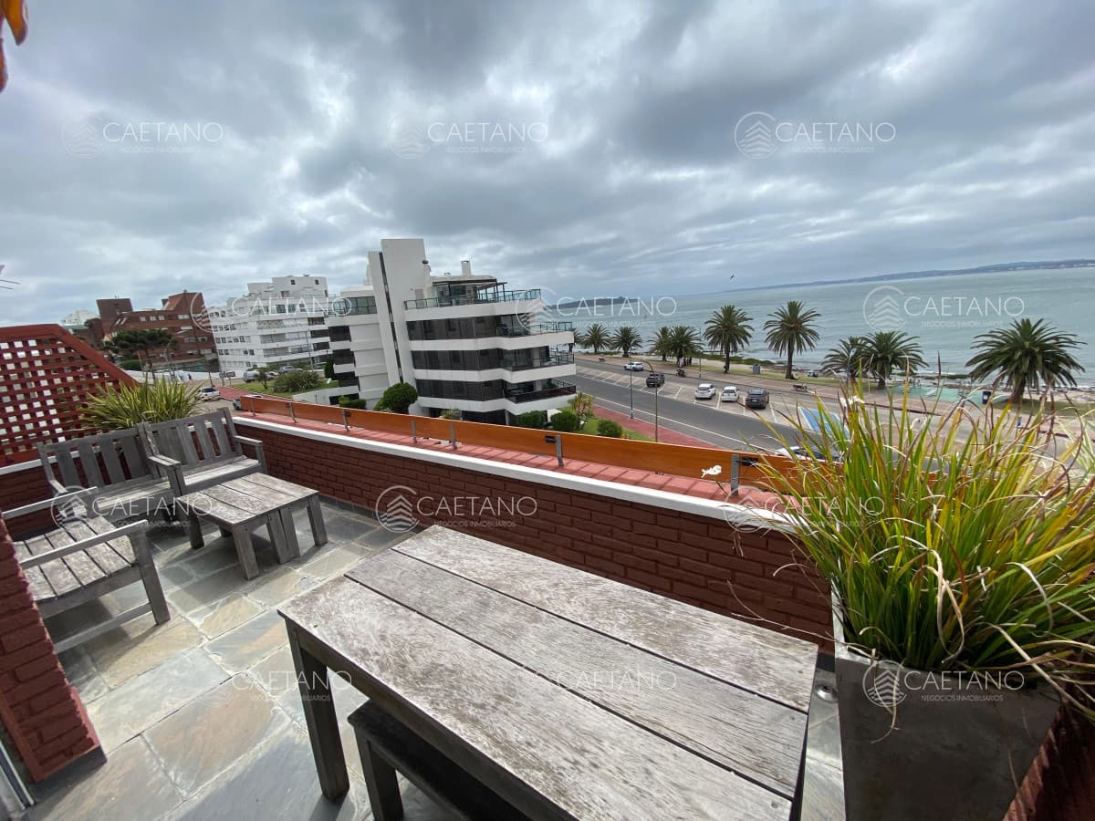 Vende apartamento con vista al mar de 3 dormitorios, Punta del Este — foto 2
