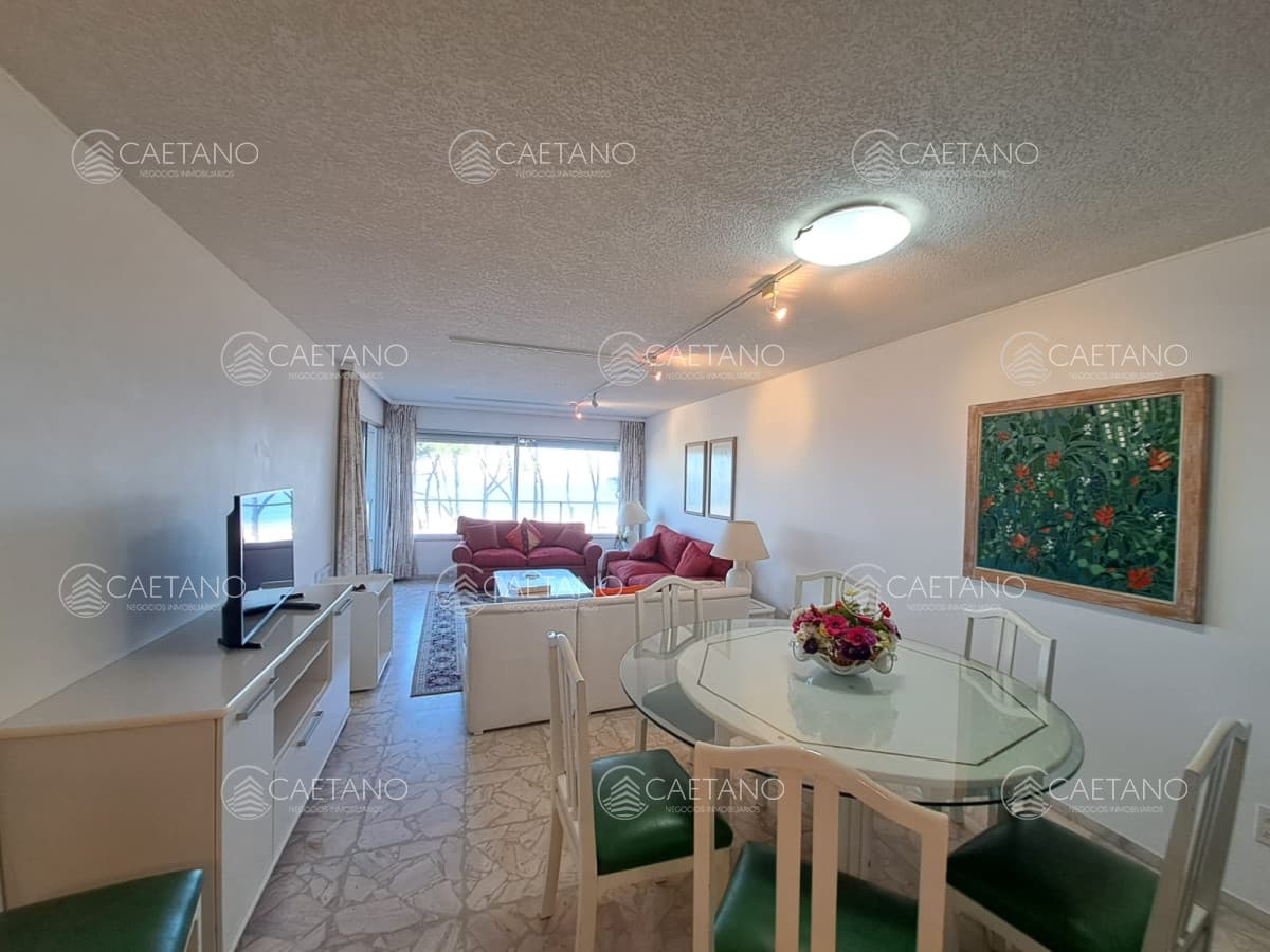 IMARANGATU, APARTAMENTO DE 2 DORMITORIOS, PLAYA MANSA, PRIMERA LINEA, PARADAS — foto 3
