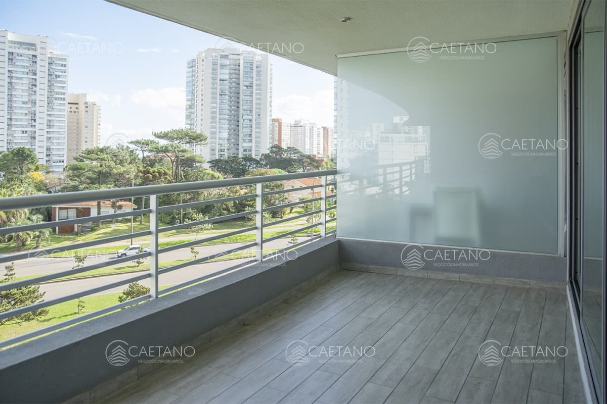 Venta apartamento 2 dormitorios. Playa mansa, Punta del Este. — foto 3