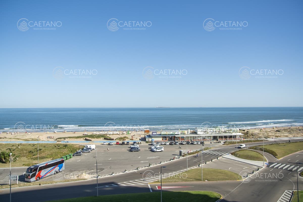Vende apartamento de 3 dormitorios en Torre Imperiale I, Frente al mar, Punta del Este