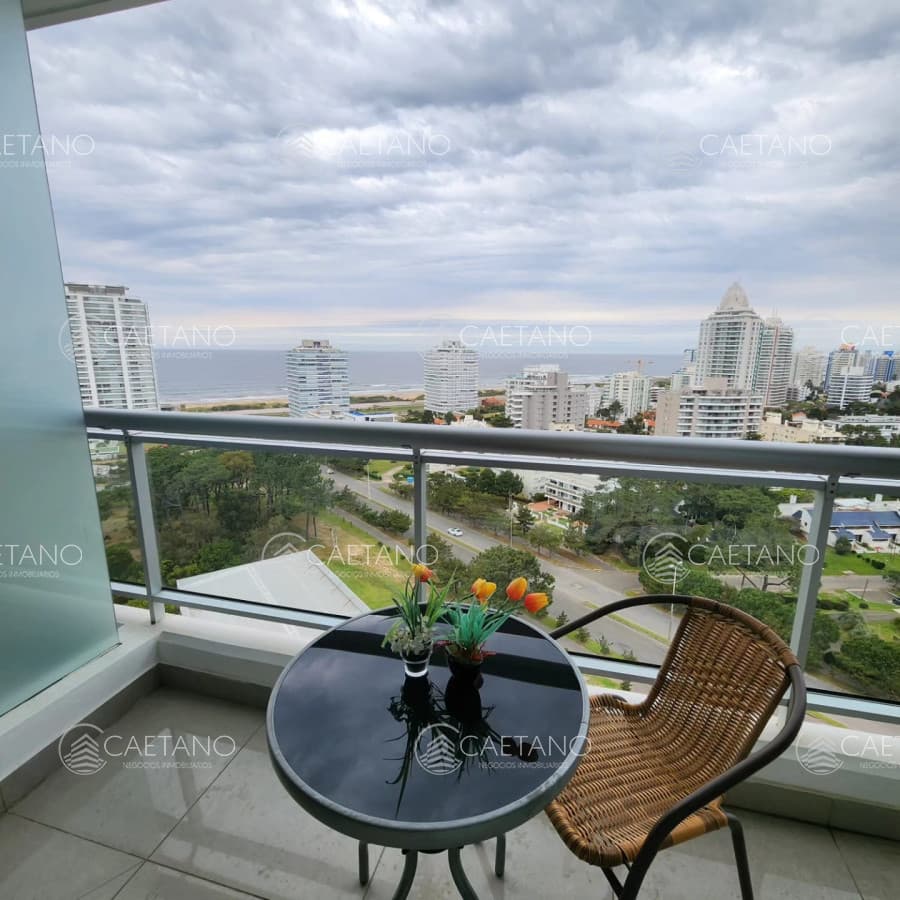 Apartamento en venta en torre One, 1 dormitorio amueblado, vista al mar, playa brava