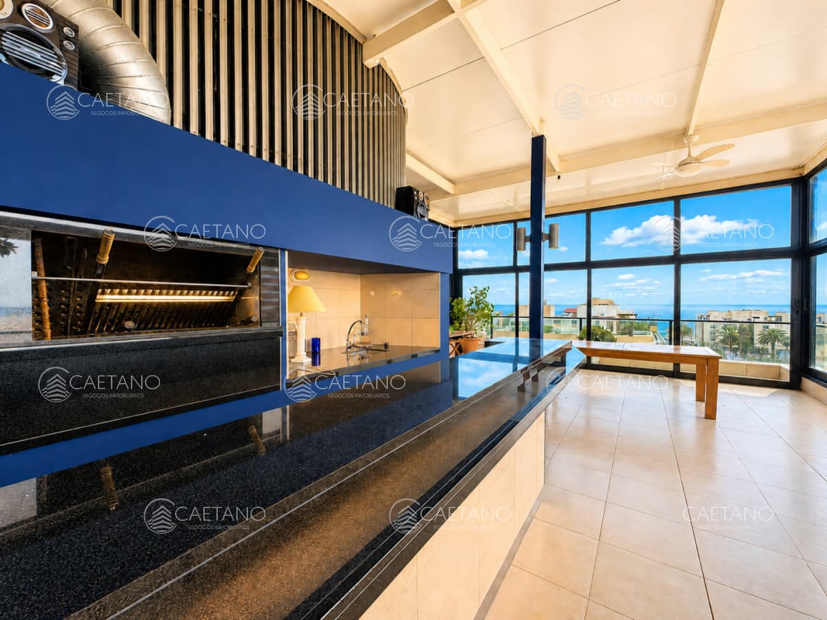 Departamento en Portofino con 2 garajes y hermosa vista al Puerto, Punta del Este