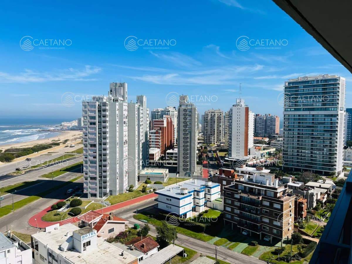 Vende apartamento de 2 dormitorios en Punta del Este. Financia — foto 2