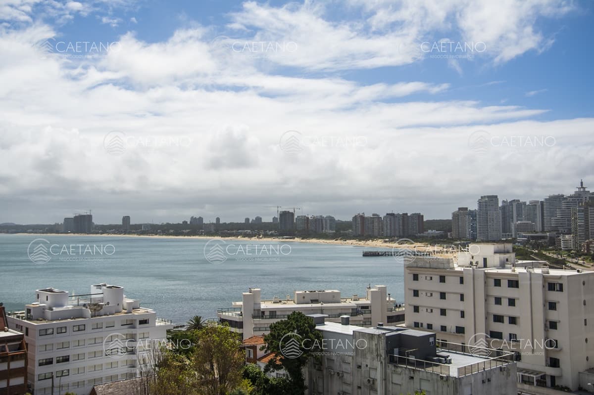 Departamento con vista al mar en Península, Punta del Este