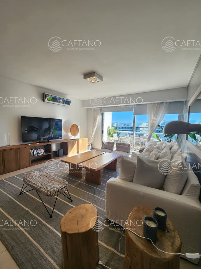 Departamento de 2 suites en venta frente a playa Brava. Penthouse con parrillero. — foto 3