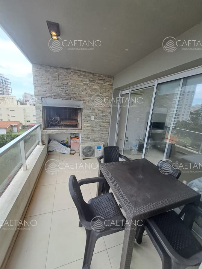 Apartamento en venta de 2 dormitorios en suite en Torre Moon,  Punta del Este — foto 2