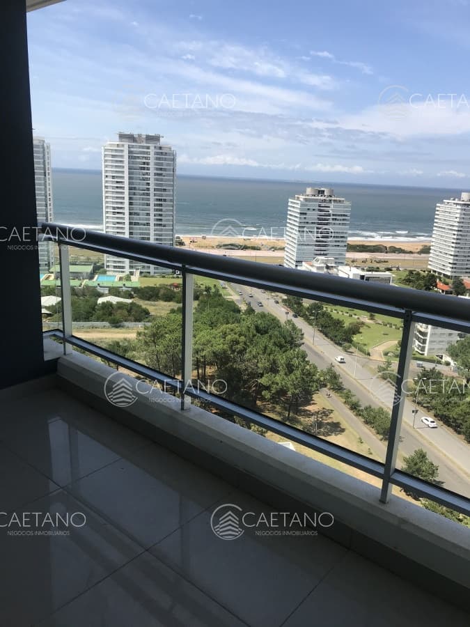 Apartamento en Torre One II. Al frente. unidad de 1 dormitorio en Punta del Este