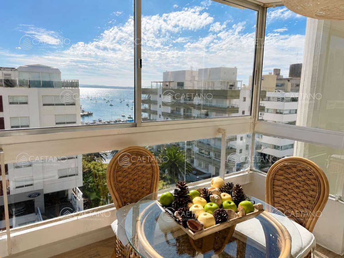 Vende Apartamento en Península - Punta del Este de 3 dormitorios.