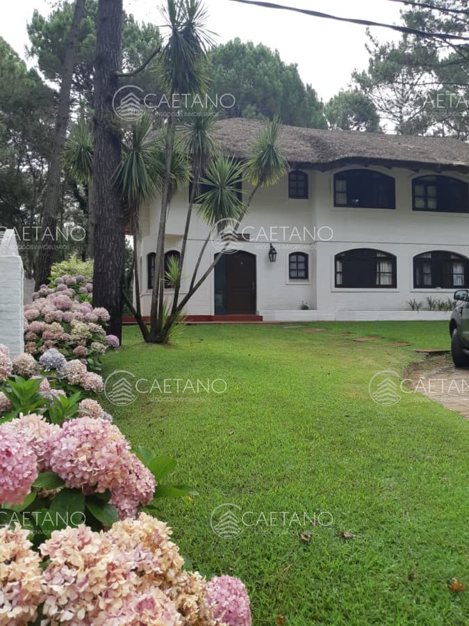 Barrio cerrado a pasos del mar con todos los servicios. Solanas, Punta del Este. Chalet en venta — foto 2