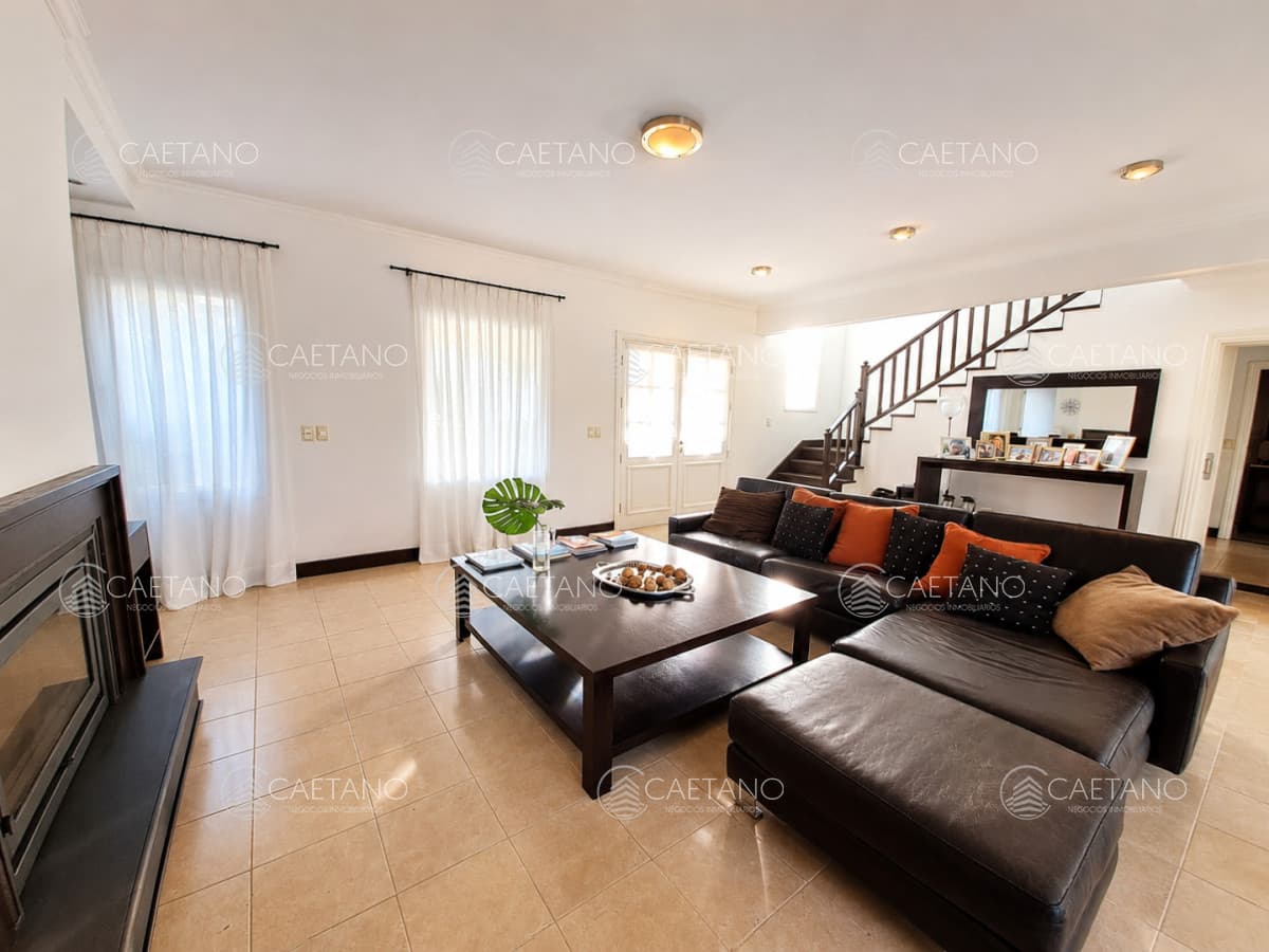 Boulevard Park, Casa de 4 dormitaros con Piscina en VENTA . — foto 3