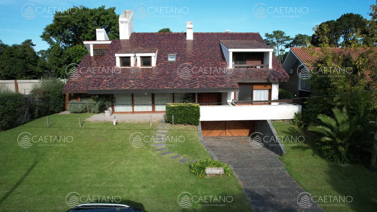 Casa de gran tamaño ubicada en zona privilegiada. — foto 3