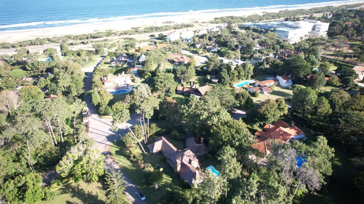 Hermosa mansión en Golf de 6 dormitorios , Punta del Este