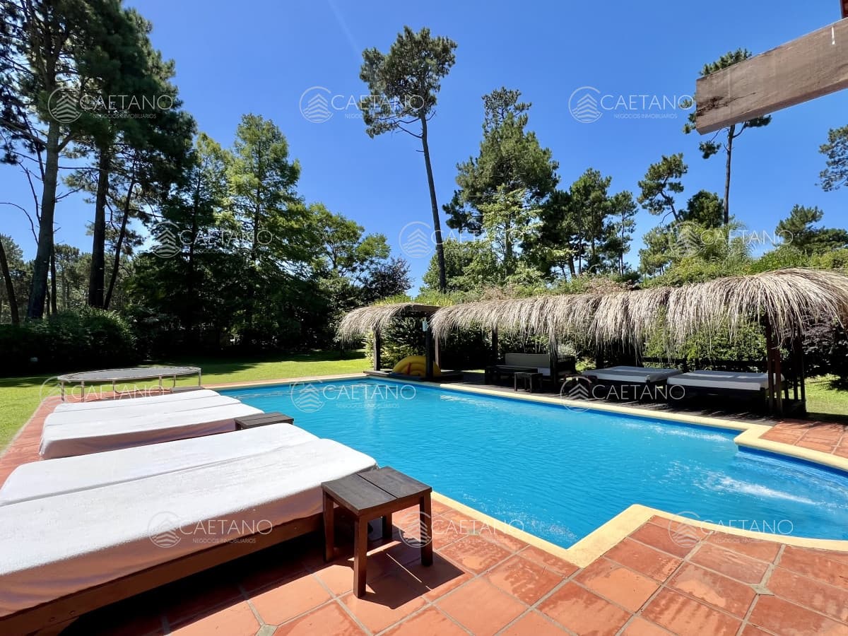 Casa en barrio residencial con 3000 m2 de parque — foto 3
