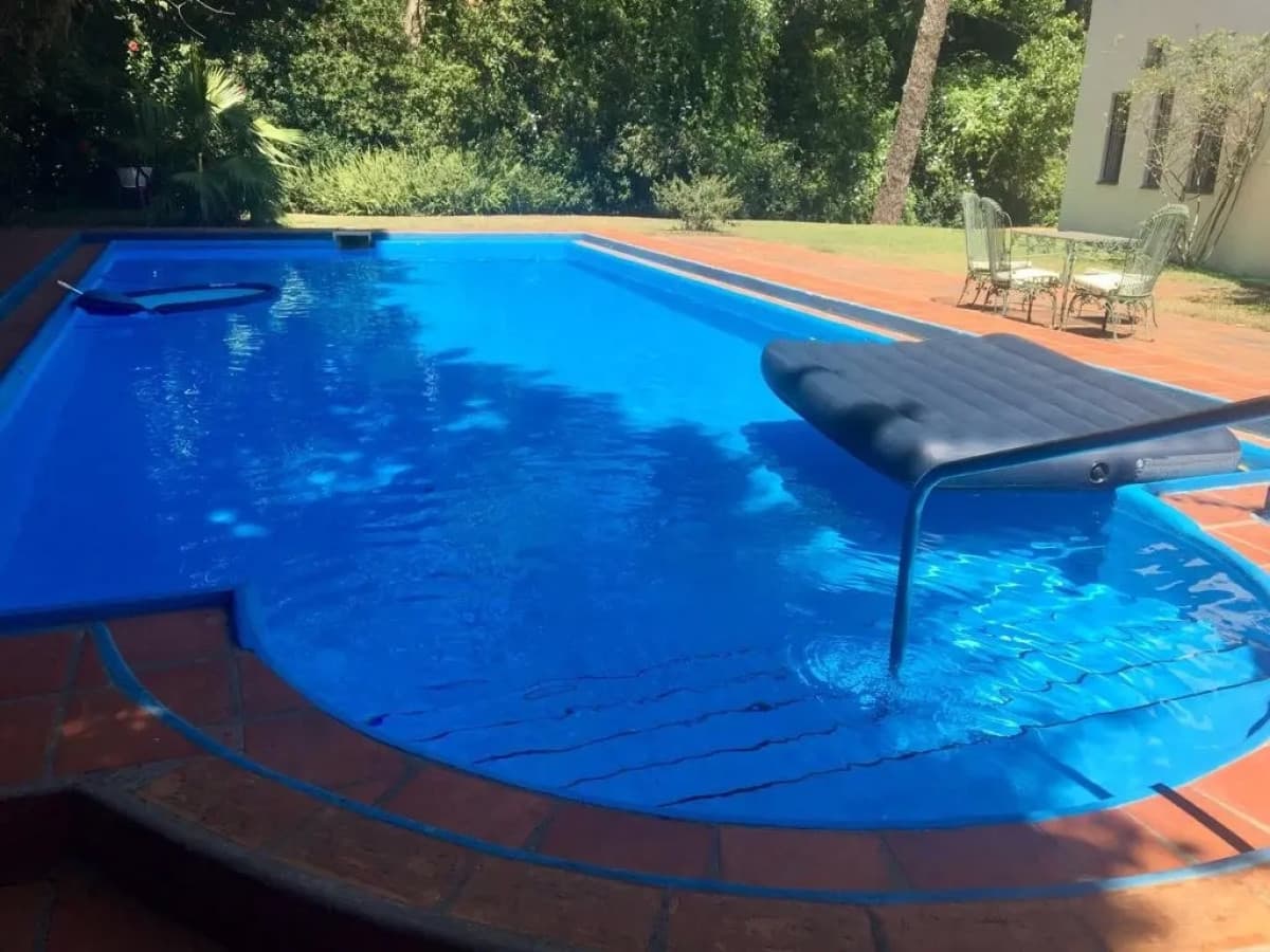 MANSA A 300 METROS DEL MAR COMODA CASA CON AMPLIO TERRENO