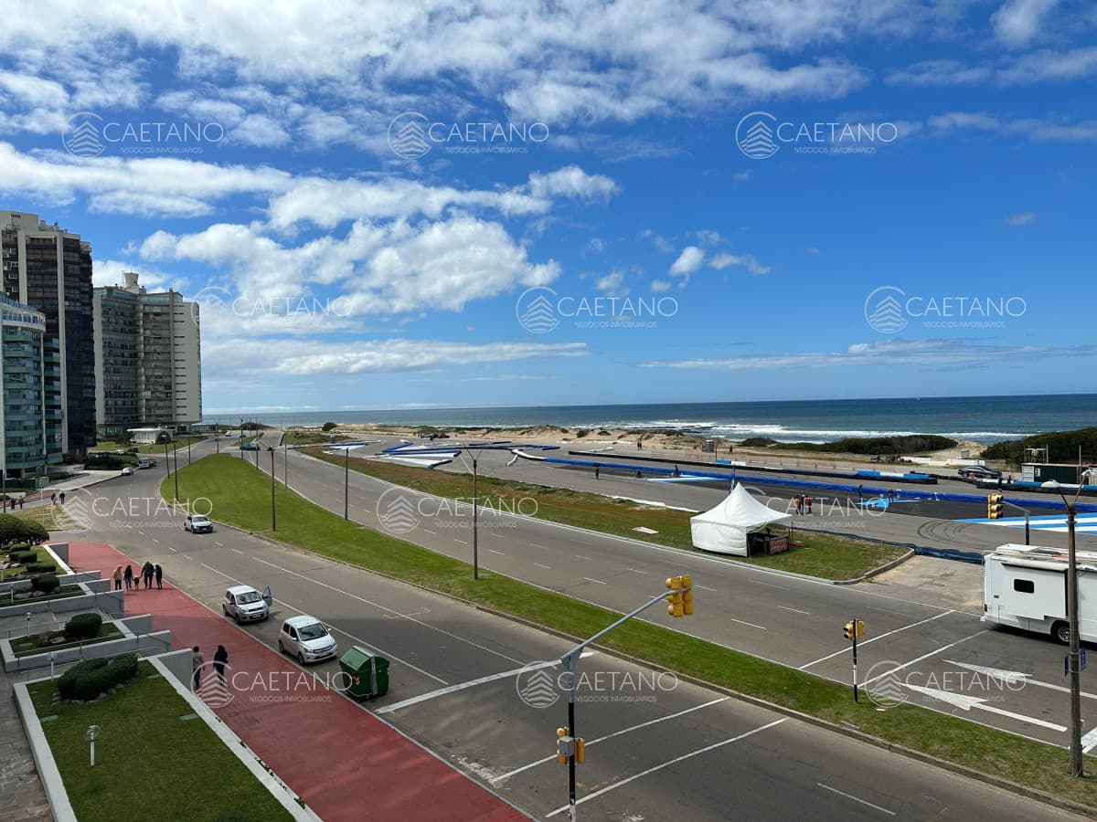 Venta apartamento 2 dormitorios. Playa brava, Punta del Este. — foto 3