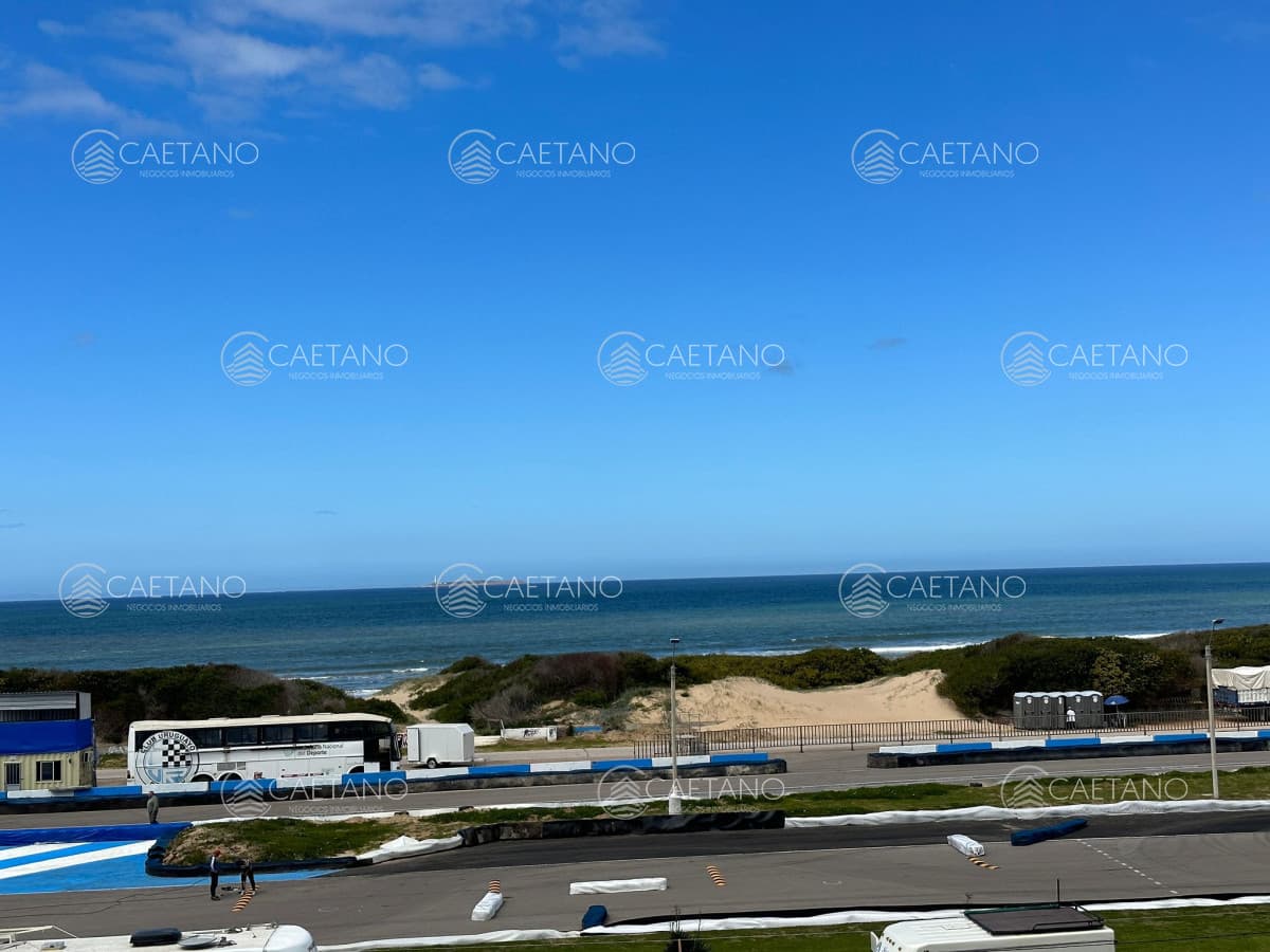 Venta apartamento 2 dormitorios. Playa brava, Punta del Este. — foto 2