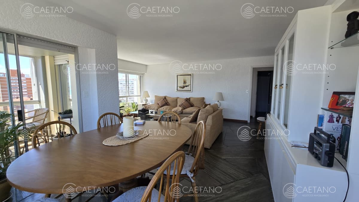 Apartamento en venta de 3 dormitorios en Punta del Este