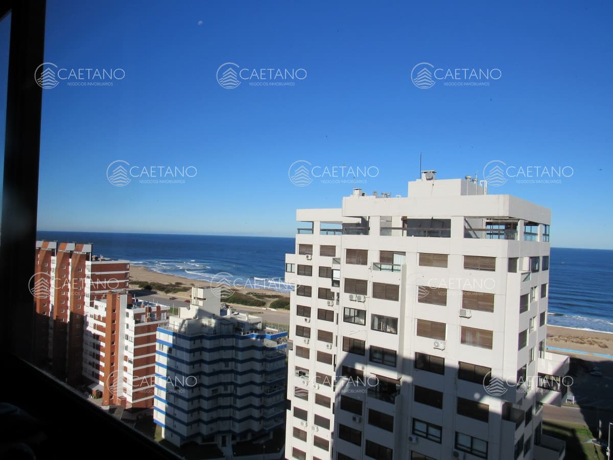 Venta y alquiler de apartamento de 3 dormitorios en Punta del Este