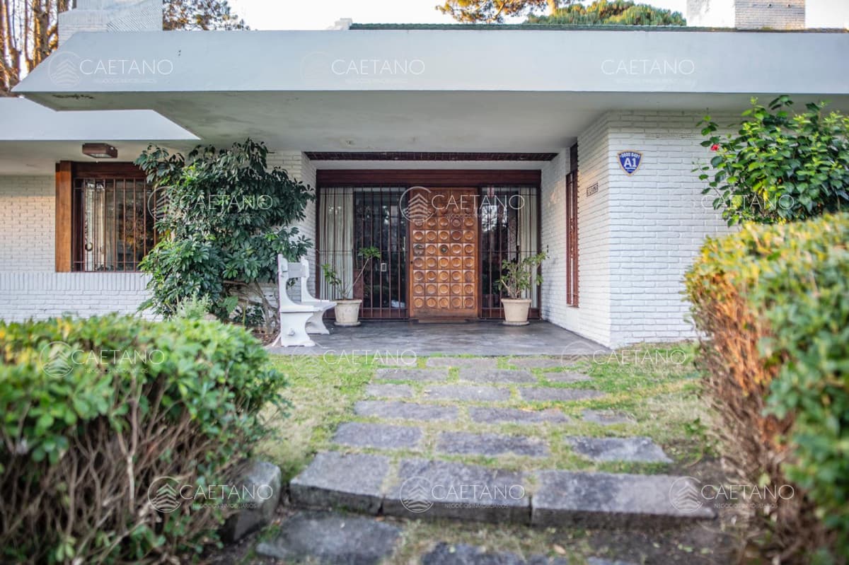 Venta de casa de 4 dormitorios y dependencia de servicio en Punta del Este — foto 2