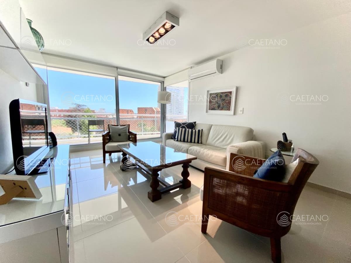 APARTAMENTO EN ALQUILER SUNRISE TOWER 2 DORMITORIOS MAS SERVICIO PUNTA DEL ESTE — foto 2