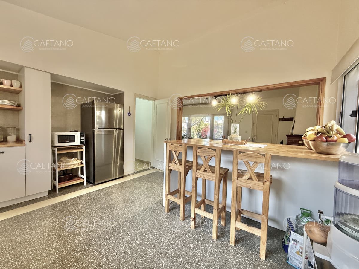 OPORTUNIDAD CASA EN PLAYA MANSA EN 4 DORMITORIOS ZONA CON POTENCIAL COMERCIAL — foto 2