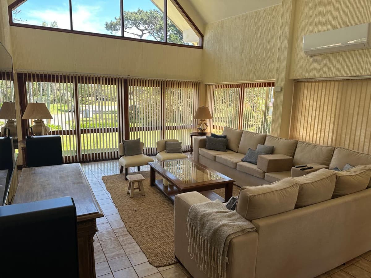 Venta casa 5 dormitorios. Lugano, Punta del Este.